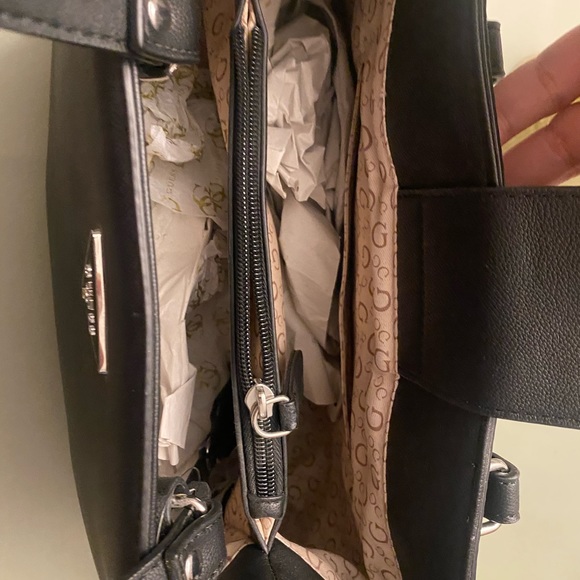 Black guess purse - Picture 4 of 5